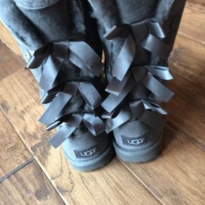 Ugg grey Bailey Bow tall boots size 4 Girls